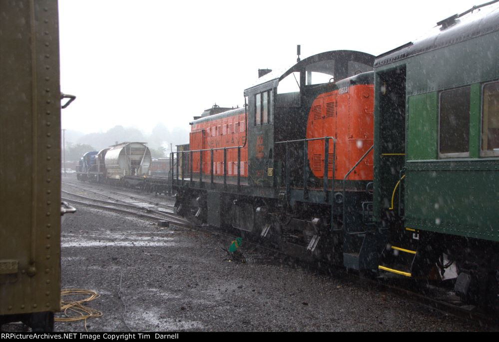 NH 673 on the yard shuttle